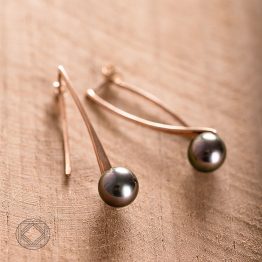 Boucles d'oreilles or rouge 750 millièmes perles de Tahiti