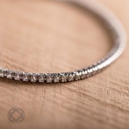 Riviere de diamants or gris .Joaillier createur Bosc-joaillerie